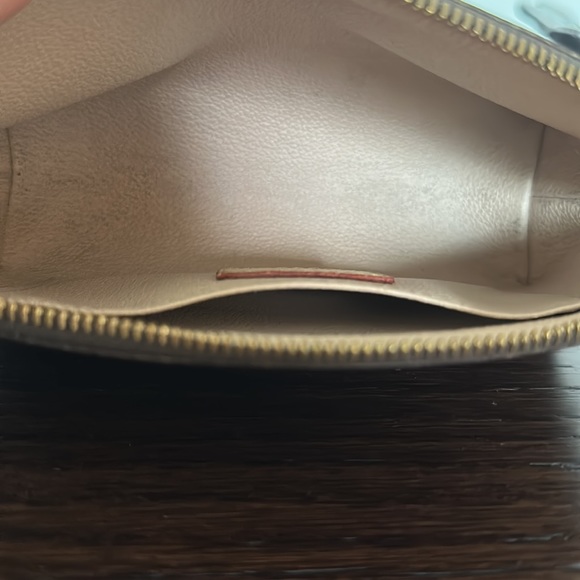 Louis Vuitton Monogram canvas cosmetic pouch - Picture 6 of 14